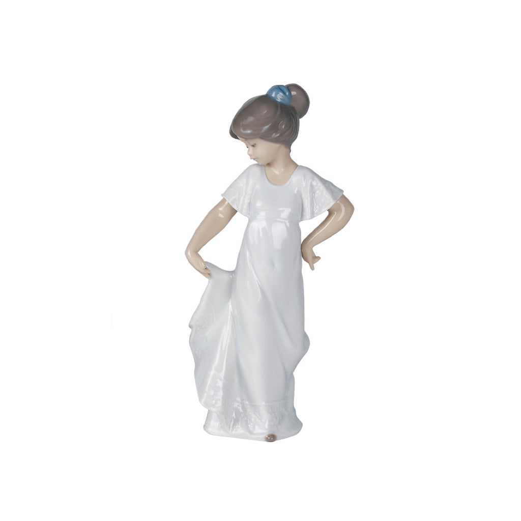 Nao by Lladro How Pretty! Figurine