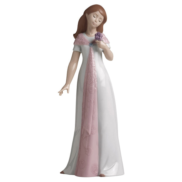 Nao by Lladro Elegant Pose Figurine