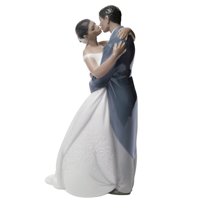 Nao by Lladro A Kiss Forever Figurine (Treasured Memories)